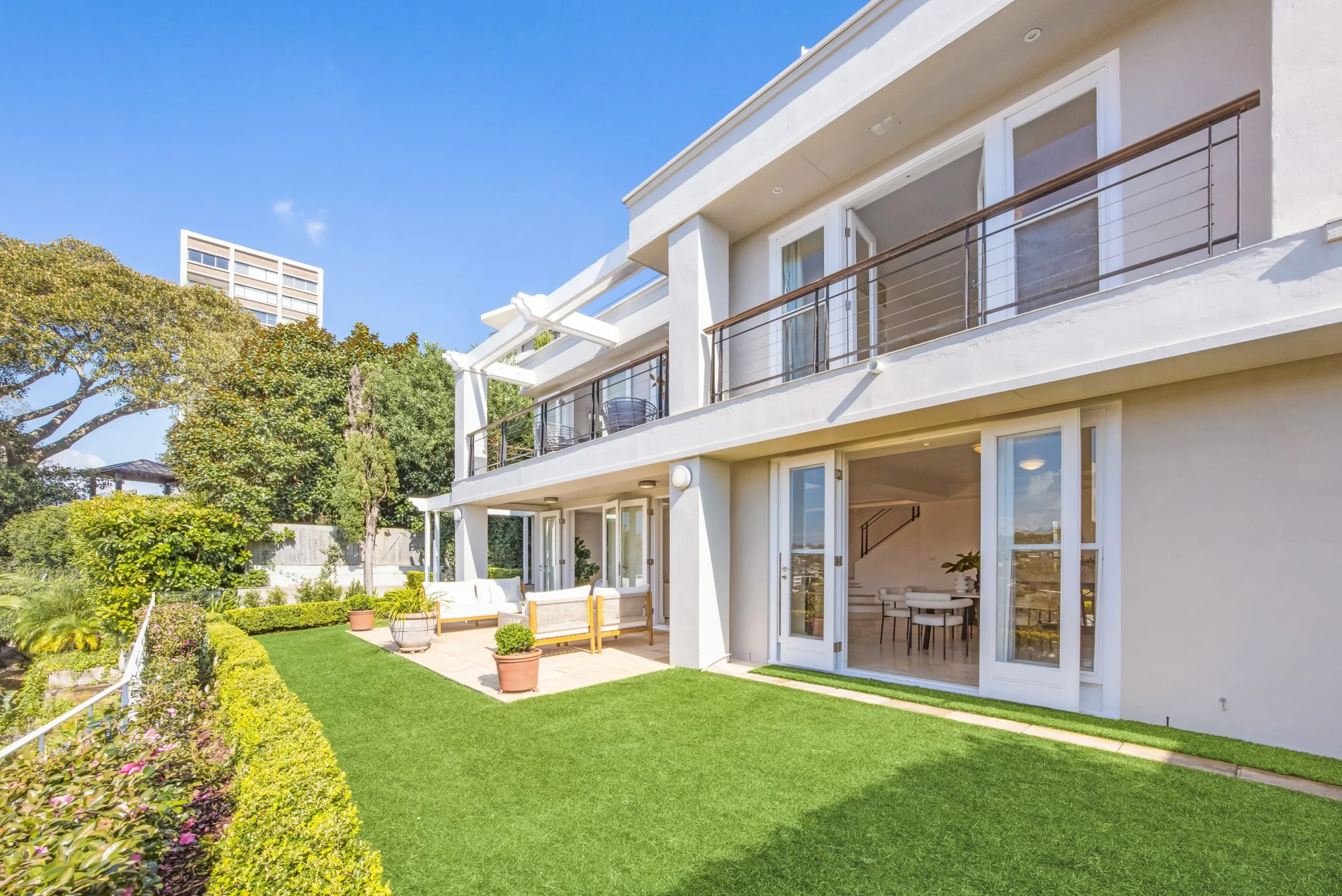 EASTBOURNE ROAD, DARLING POINT