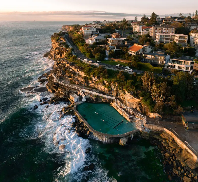 BRONTE SUBURB SNAPSHOT: A BEACH WITHOUT THE NOISE, A VILLAGE WITHOUT THE THROUGH-TRAFFIC, A SUMDAU THAT FEELS LESS LIKE A TOURIST EVENT AND MORE LIKE HOME